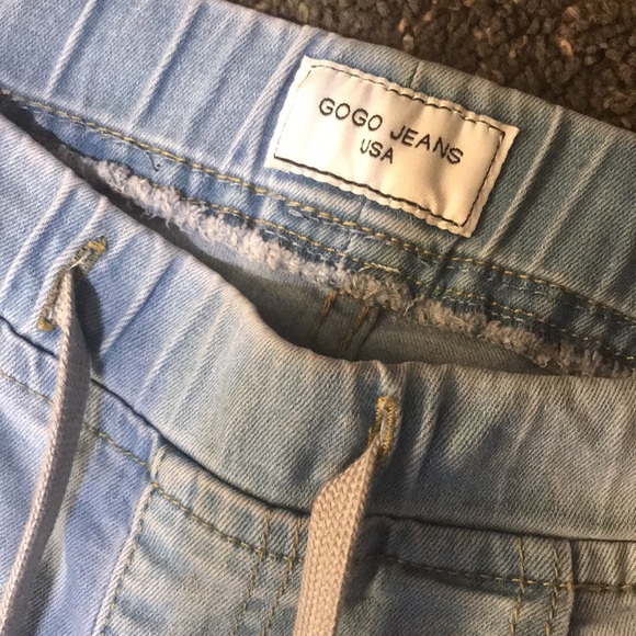 Size 7 GOGO JEANS USA Stretchy Pull-On Light Wash Jeans - Picture 3 of 4